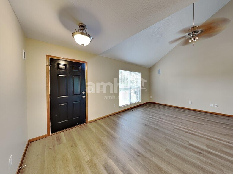 Building Photo - 16 Stoney Bluff Way