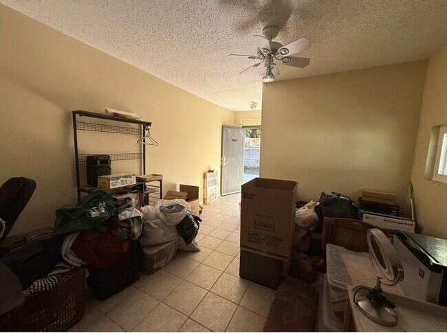 Building Photo - FOR RENT!! AVAILABLE 12/20/2025