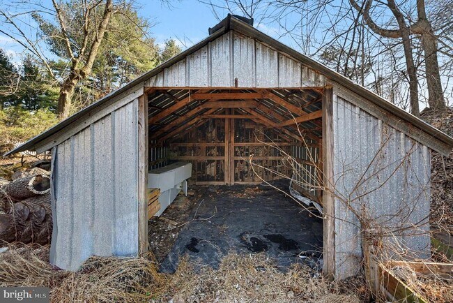 Building Photo - 939 Gravel Pike