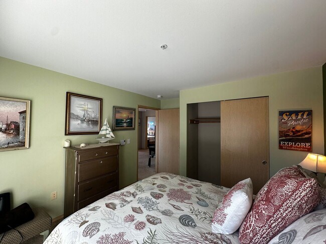 Building Photo - Fully Furnished Downtown Everett Condo wit...