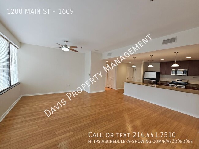 Building Photo - Downtown condo with roof top pool & concie...