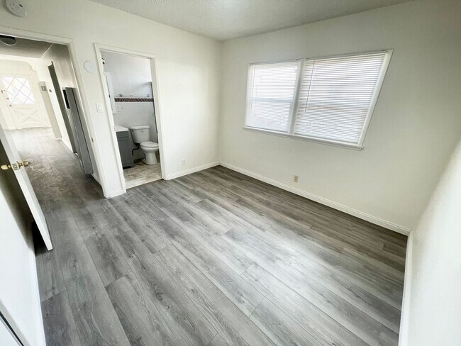 Building Photo - 155 W Norwood Pl