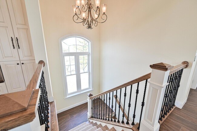 Building Photo - 400 17th St S