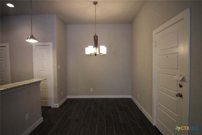 Building Photo - 542 Creekside Frst