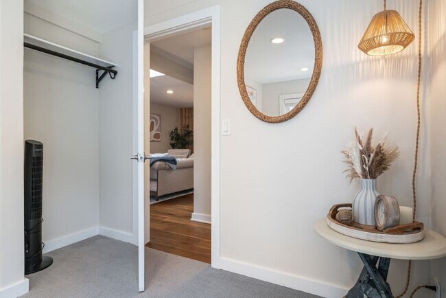 Building Photo - 6404 47th Ave SW