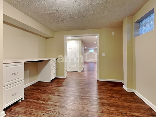 Building Photo - 2358 Rosina Dr