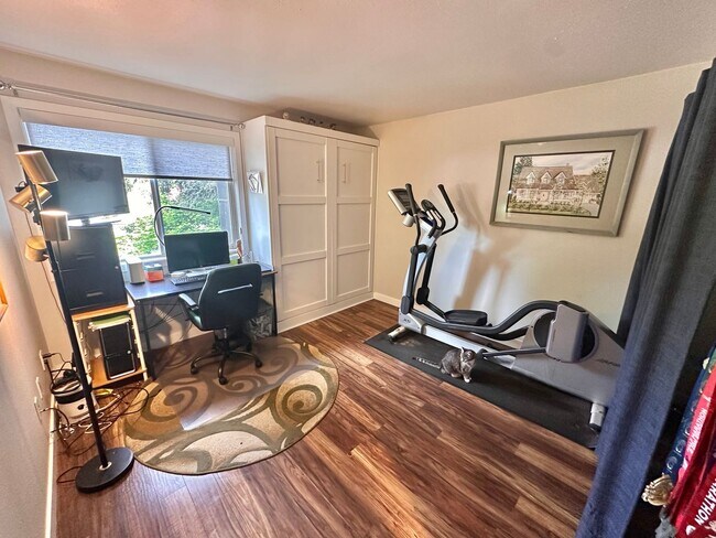 Building Photo - Rare Kirkland Condo on the Juanita Waterfront! Available August 1st, 2026!