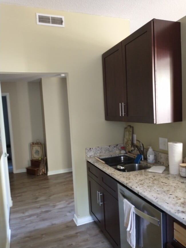 Building Photo - 1500 River Mill Dr