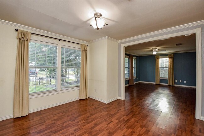 Building Photo - 1105 Avenue D