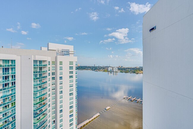 Building Photo - 231 Riverside Dr