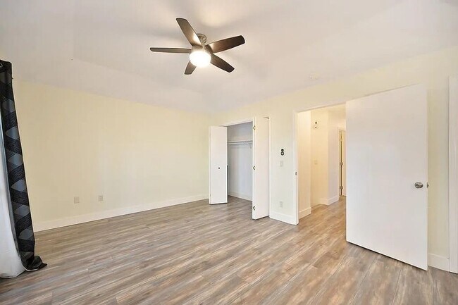 Building Photo - Beautiful 3BR/3BA Home on 1 Acre in Gated ...