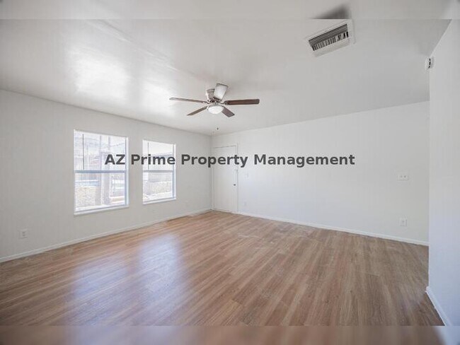 Building Photo - 925 W Peoria Ave