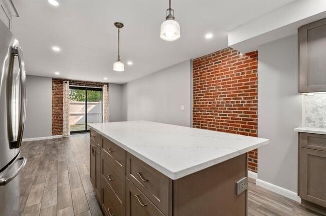 Building Photo - 42 8th St