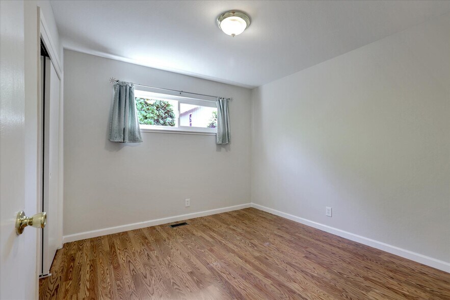 Building Photo - 2720 Diericx Dr