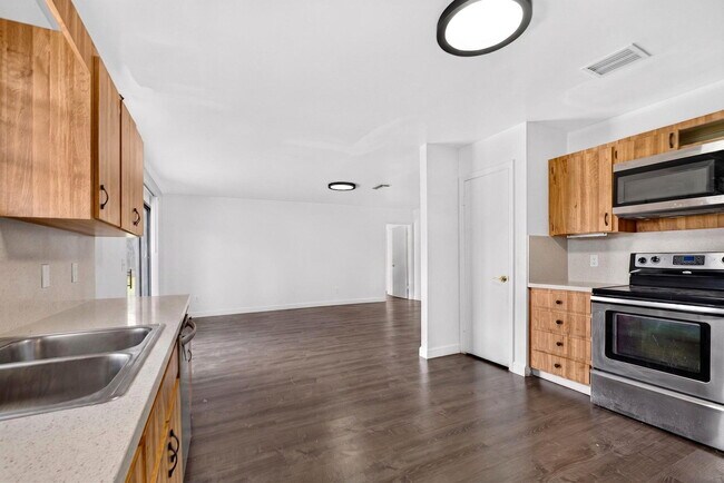 Building Photo - 5989 Coconut Blvd