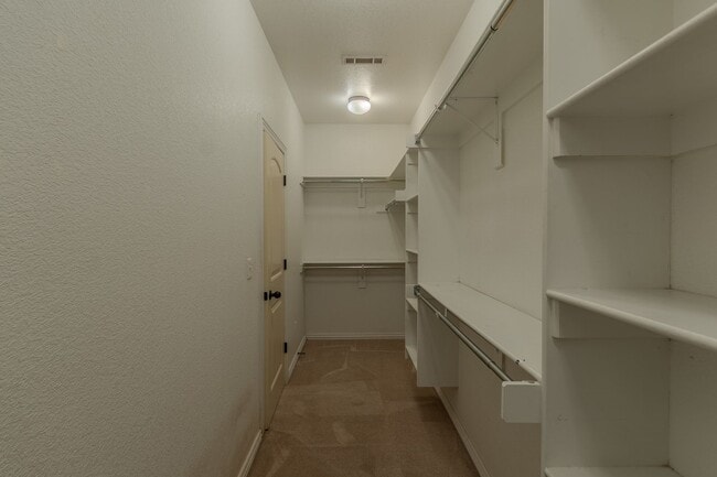 Building Photo - 4 BR Farmington Home!