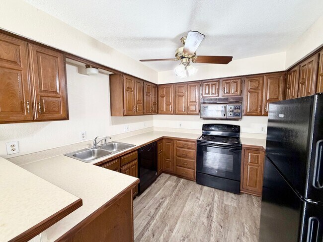 Building Photo - 3825 Kimberly Dr