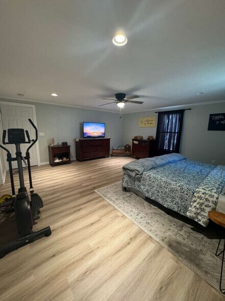 Building Photo - 113 Briggs St