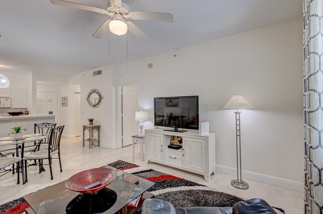 Building Photo - 630 S Sapodilla Ave