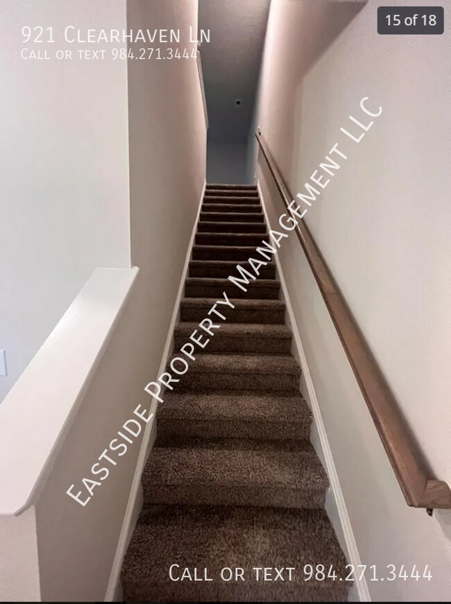Building Photo - 921 Clearhaven Ln