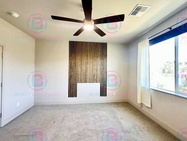 Building Photo - Modern Designer 2 Bedroom 2.5 Bathroom Tow...