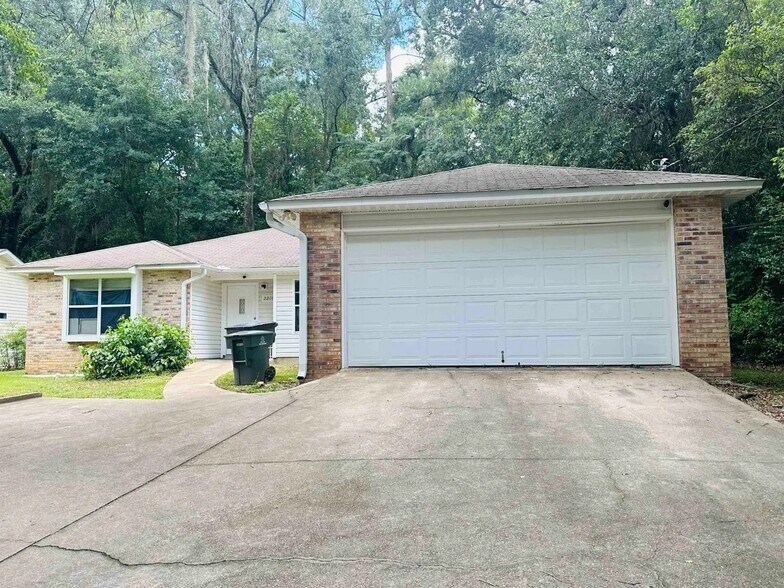 Primary Photo - 2214 Amelia Cir