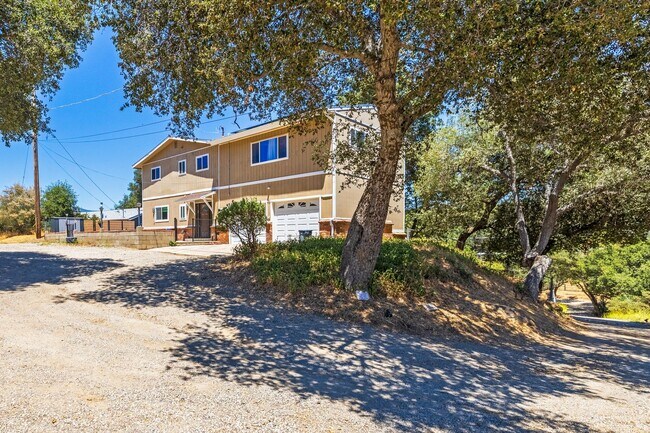 Building Photo - 3/3 HOME available NOW in DESCANSO w/ gara...