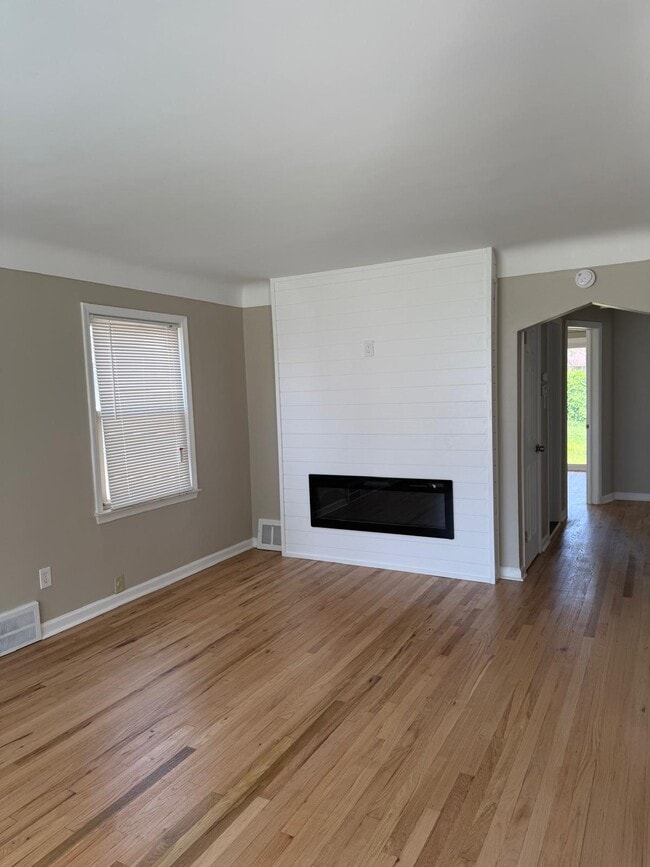 Building Photo - 24800 Cherry St