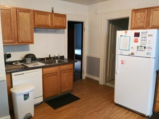Building Photo - 916 Ackerman Ave