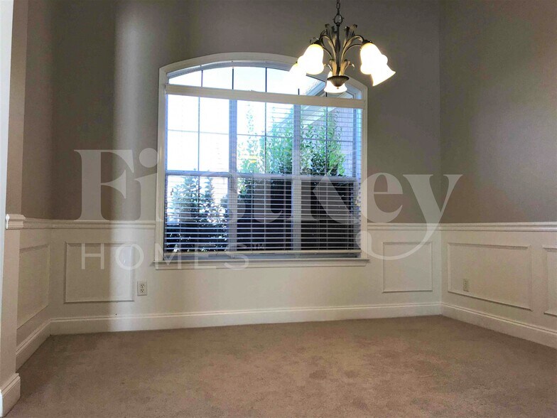 Building Photo - 452 Old Cahaba Way