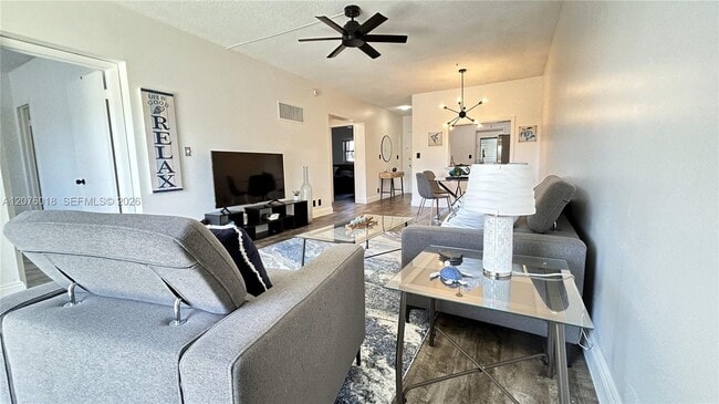 Building Photo - 4117 Bougainvilla Dr