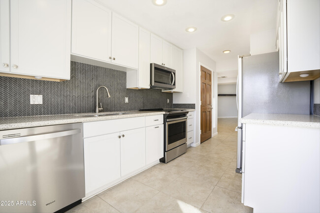 Building Photo - 9355 N 91st St