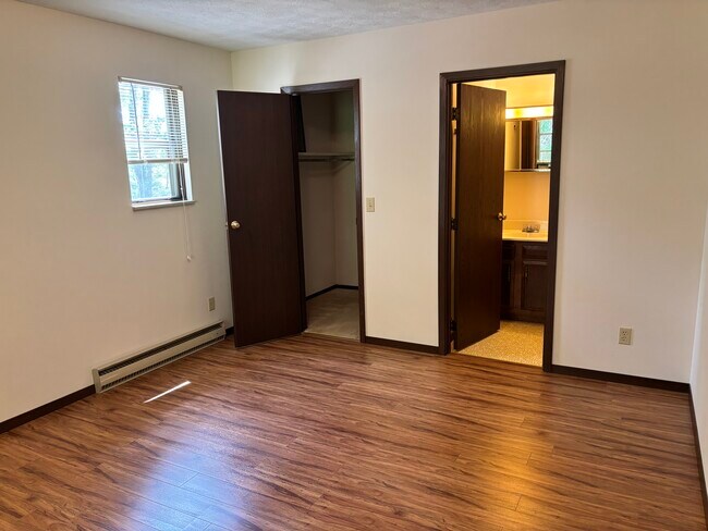 Building Photo - 333 W Lake Ave