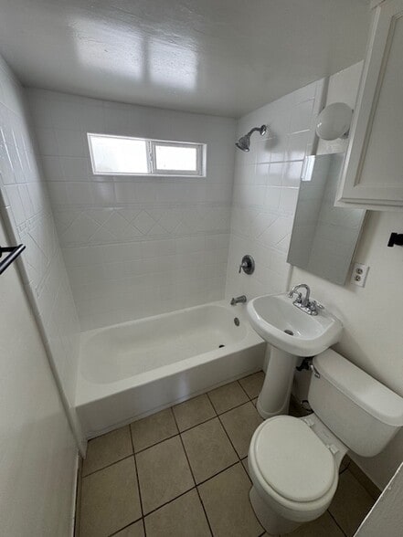 Building Photo - 320 7th St