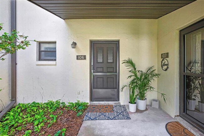 Building Photo - 1637 SE Paradise Cir W