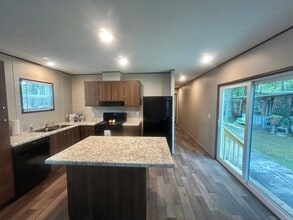 Building Photo - 22 White Oak Village