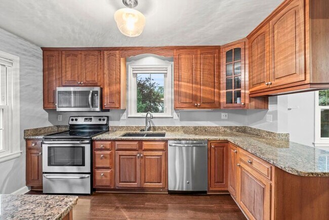 Building Photo - 304 E Schreyer Pl