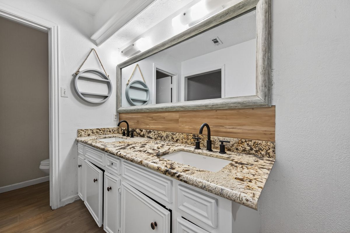 Building Photo - 6102 Crakston St