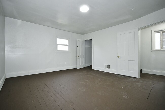 Building Photo - 4 Bedroom Home Available Now! Section 8 Co...