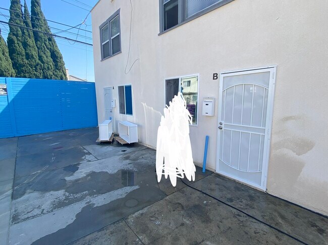 Building Photo - 1090 Cherry Ave