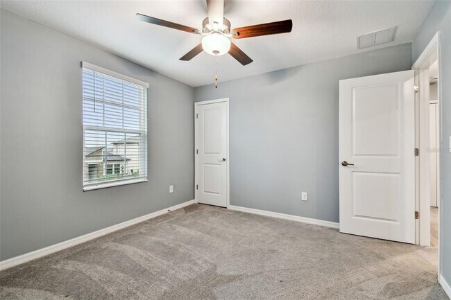 Building Photo - 8887 Little Bluestem Dr