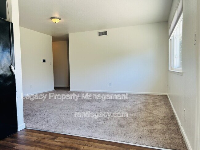 Building Photo - 9012 Alderson Ave