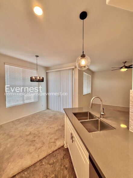 Building Photo - 10796 Sabre Hill Dr