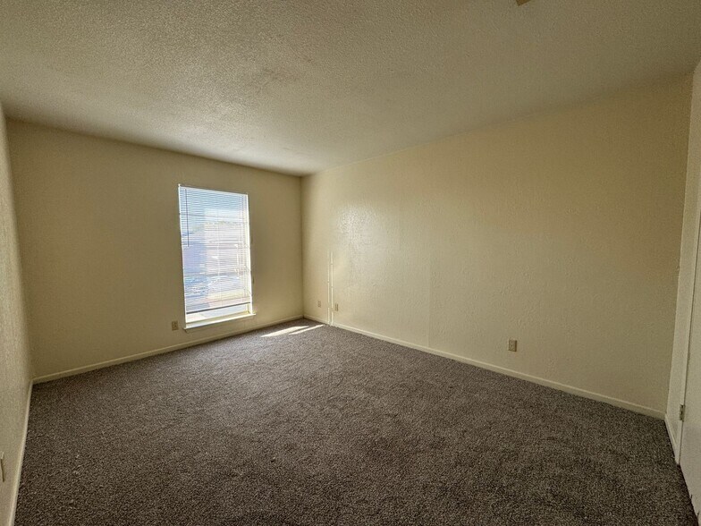 Building Photo - 4306 Lake Rd