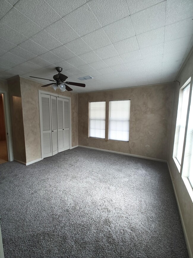 Building Photo - 65 Hooks Rd