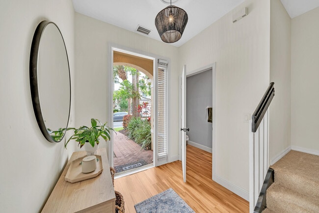 Building Photo - 6086 Seminole Gardens Cir