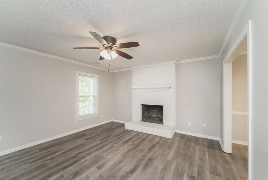 Building Photo - 2305 Whispering Spring Dr