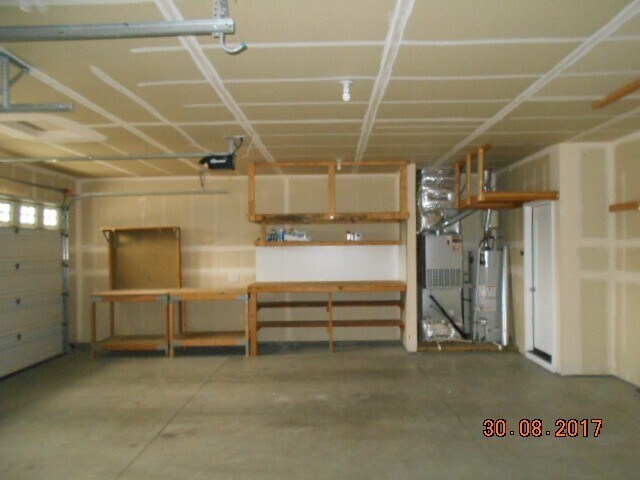 Building Photo - NE Meridian 4 Bedroom Home for Rent w 3 car garage