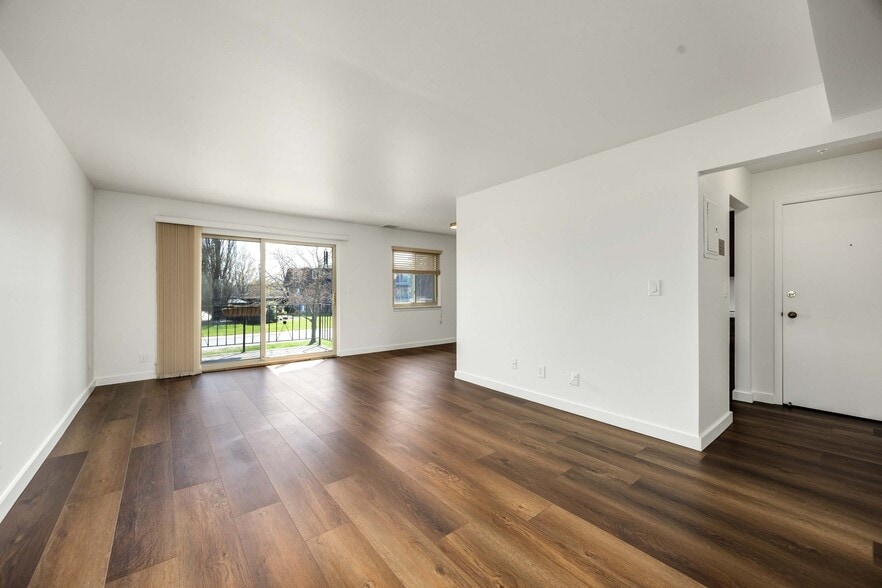 Building Photo - 218 Riviera Dr
