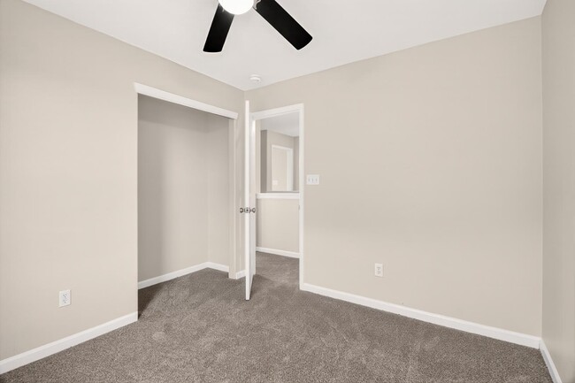 Building Photo - 2017 Capital Dr